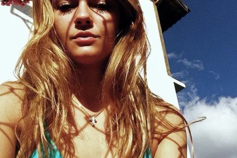 arielle belle jeune femme